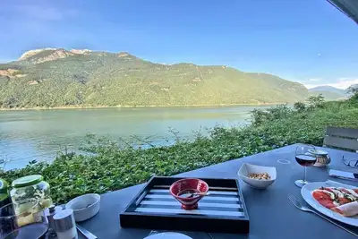 Image de Maison Lacustre – Maison contemporaine avec vue panoramique sur le lac d’Annecy
