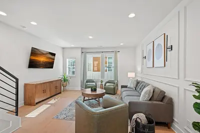 Image de New Modern South End Stay. Walkable to Fun & Rail!