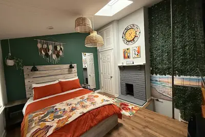 Image de SelaHouse - A Cozy Trinity Home in Queen's Village Near Penn's Landing