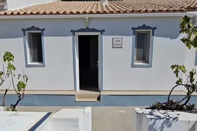 Image de A charming casa with modern luxury, stunning views, markets and beaches nearby