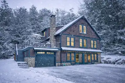 Image de The Falcon Haus | Relaxing Escape with Hot Tub