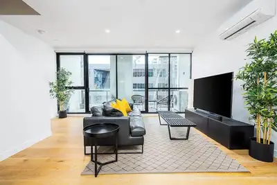 Image de Luxe Tri-Level Opp Westfield Pool Gym Park for 2