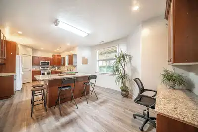 Image de Terrific 4-bedroom condo in Fairview