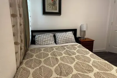 Image de Welcome to a minimalist Sandy Room 3b in a 3bed house with Ac in vibrant Houston