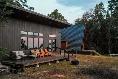 Image de Two Renovated Houses, Sleeps 19: Mid-Lake, Hot Tub