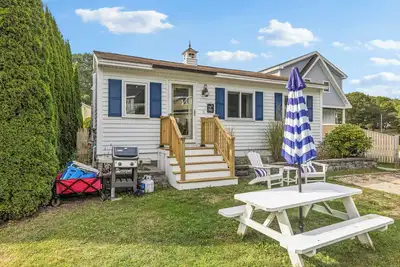 Image de Fairview Cottage Coastal Getaway, steps to the beach & close to golf course