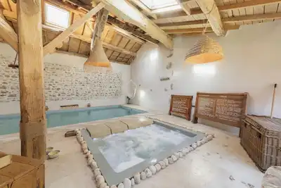 Image de Campagne Médicis – Bâtisse en pierre rénovée avec piscine, jacuzzi et sauna