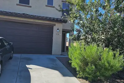 Image de Nice 2-story house in East Tucson