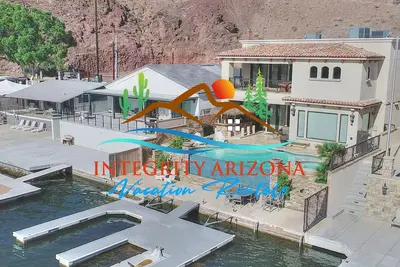 Image de Splash Landing! Dock, Pool & Hot Tub | Riverfront House & Guest