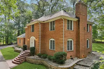 Image de Dc Luxury Family Retreat in Forest—Spacious Full of Fun w/ Zipline Waterfall