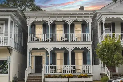 Image de Stay on Broughton, Downtown Savannah, Sleeps 10