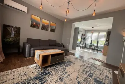 Image de Modern home with King-Size Bed! Ideal for Digital Nomads