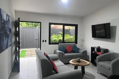 Image de House of the Orange Cat: Enjoy an unforgettable stay at this three-bedroom, two-bath villa featuring a private gated parking area and a private patio with its own pool.