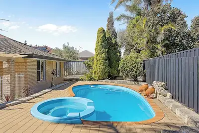 Image de Beachside family escape near Hillary's pristine beaches