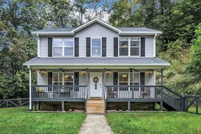 Image de Ridgeview Retreat with Firepit and Mountain Views