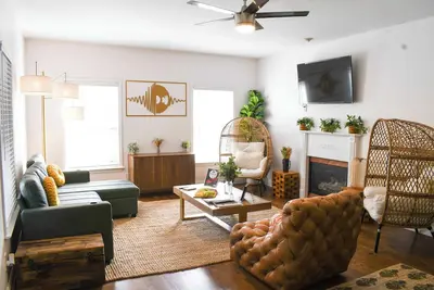 Image de Spacious Retro Home for Groups