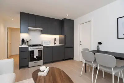 Image de Brand New Cozy Suite near Collingwood School