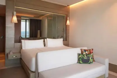 Image de Relaxing Beach Escape! Pool, Hot Tub, Private Marina & Onsite Dining!