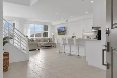 Image de Modern Waterfront Villa w/ Pool & Stunning Views!