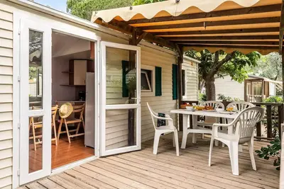Image de Mobil-home | Classic | 2 Ch. | 4 pers. | Terrasse surélevée