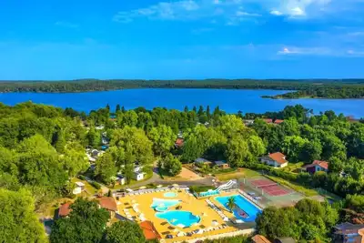 Image de Mobil-home | Comfort | 3 Ch. | 6 pers. | Terrasse surélevée