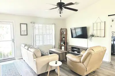 Image de Clean, Bright & Peaceful home in quiet neighborhood close proximity to Fsu &Famu