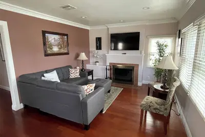 Image de Lovely House in Safe Residential Area near Airport