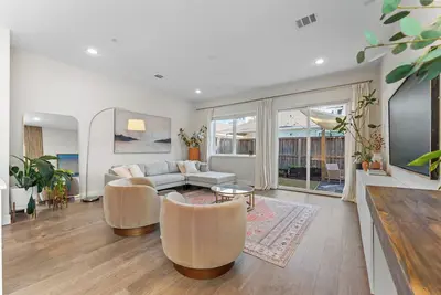 Image de Designer 4br Hideout - 0. 6 mi to World Cup Fan Fest