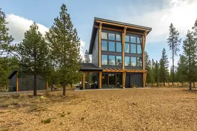 Image de Bend Modern Pine Chalet - A Contemporary Family Getaway Outside of Sunriver