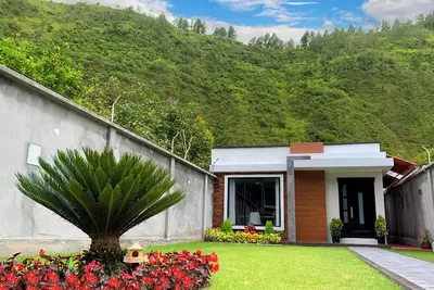 Image de Minimalist house in safe area 5 min from Banos