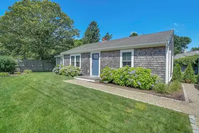 Image de Renovated Classic Cape In Edgartown