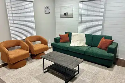 Image de 3 Bed 2 Bath Bungalow in quiet neighborhood.