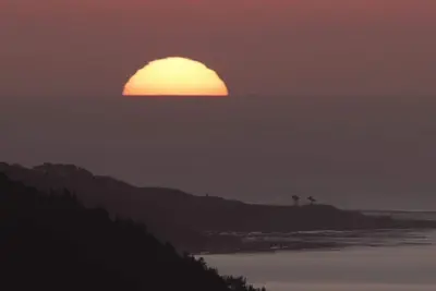 Image de Peacefully private. A welcome retreat away from the bustle of the beach.