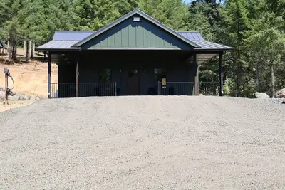 Image de Cozy 2-bedroom cabin minutes from Spirit Mountain casino