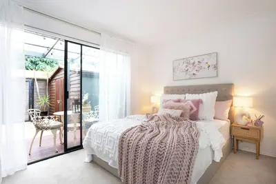 Image de Private, Bright & Cozy 2br Retreat in Bentleigh | Steps to Train, Park & Shops