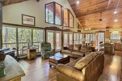 Image de Lake Front Home + Fire Pit + 50 Acres