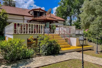 Image de Grande Maison à Amares | Groupes, Familles, Réunions