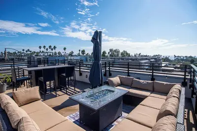 Image de Modern Oceanside Retreat, Rooftop Deck & Ocean View