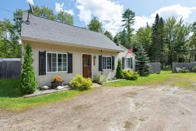 Charming 2-bedroom cottage in Danbury