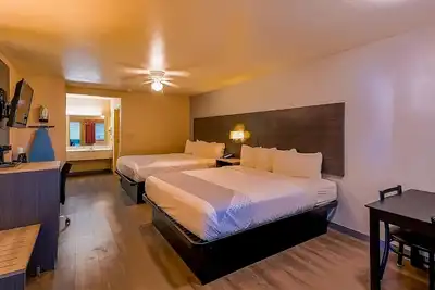 Image de Modern Room near Kelly Tank with Outdoor Pool and Free Breakfast Included