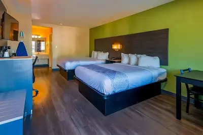 Image de Spacious Room near H-E-B Market with Free Parking and Outdoor Pool Access