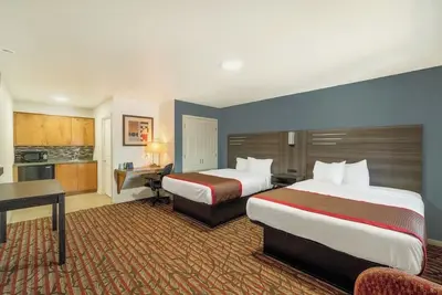 Image de Spacious Room w/ Fridge, Microwave & Private Bath – Ideal for Family Road Trips