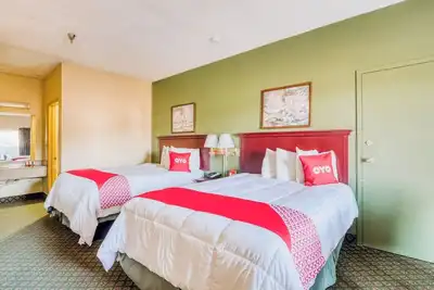 Image de Clean Budget Room Near Grenada Dining + Queen Beds, Pet Friendly & Parking