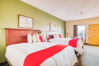 Image de Save on Stay w/ Dining Options Nearby + Queen Beds & Essentials in Room