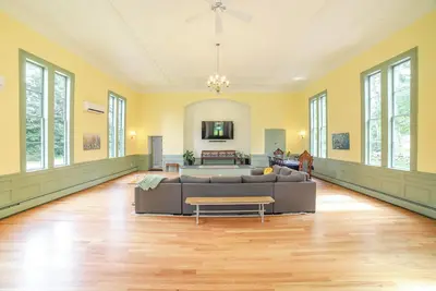 Image de Historic Greek Revival Gathering House