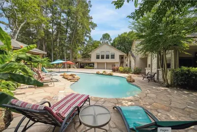 Image de Spacious Home w/ Pool, Hottub & Guest House