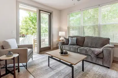 Image de Landing | Stylish 2bd, Clubhouse, Yoga Studio