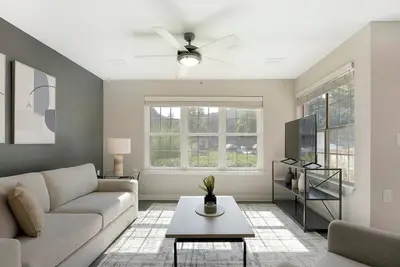 Image de Landing | Chic 2bd, Clubhouse, Pool