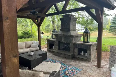 Image de Modern Rustic Cabin - 2br/1ba + Kid-Friendly Bunk Room & Fireplace