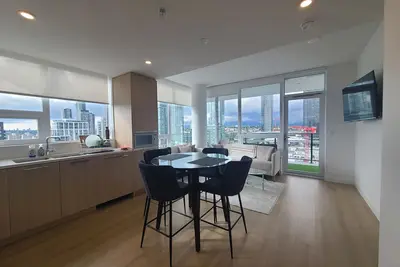 Image de Brand New 2-bed apartment with view, gym, yoga room, and Ac in central Burnaby